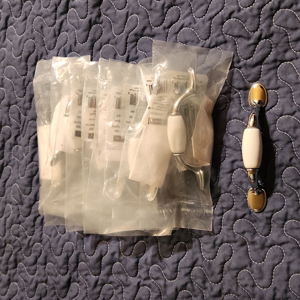 Liberty Hardware Drawer Pulls 10 Count NWT